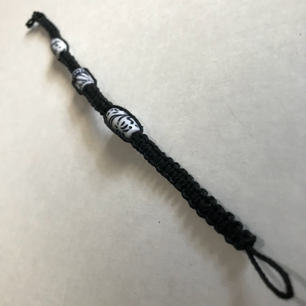 [Hand Made]  (Black/ White) - Beaded Hemp Bracelet